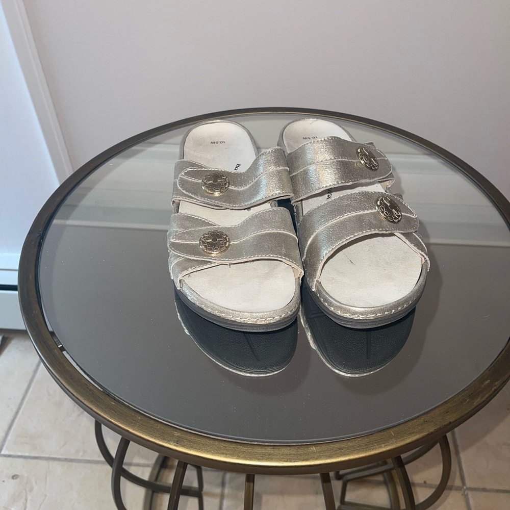 Drew Ariana Dusty Gold Sandal Size 10.5 W